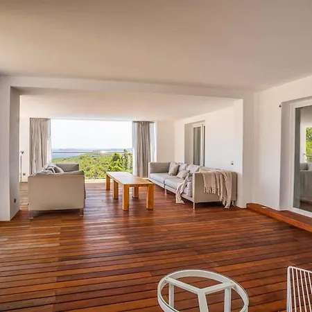 Villa Maximum Relaxation And Positioned To Immerse Yourself In The Mesmerising Views *