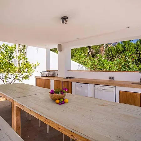Villa Maximum Relaxation And Positioned To Immerse Yourself In The Mesmerising Views