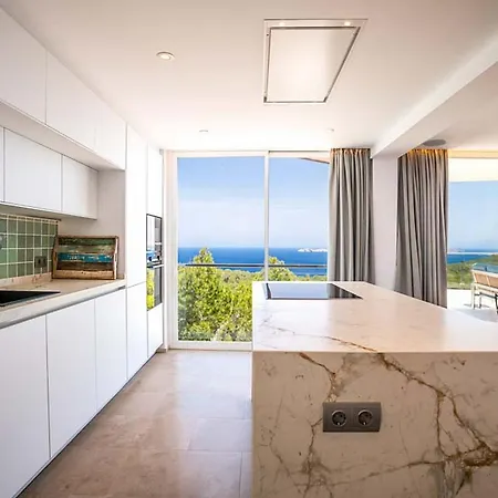 Villa Maximum Relaxation And Positioned To Immerse Yourself In The Mesmerising Views